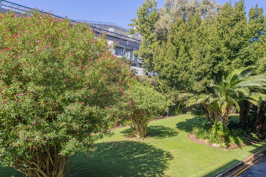 1 Bedroom Property for Sale in Sea Point Western Cape